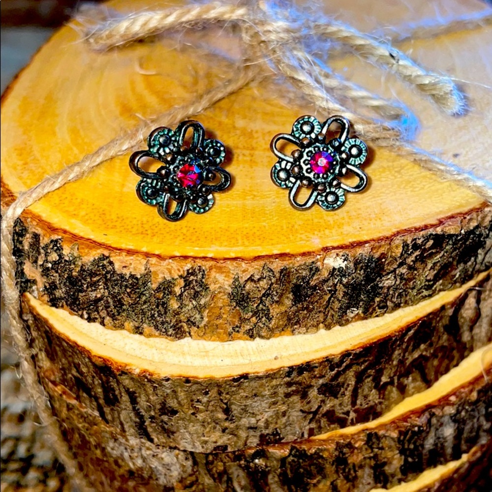 Black flower w/center stone earrings